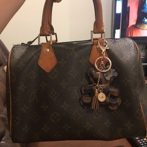 (SOLD!!) A 25 Louis Vuitton speedy.